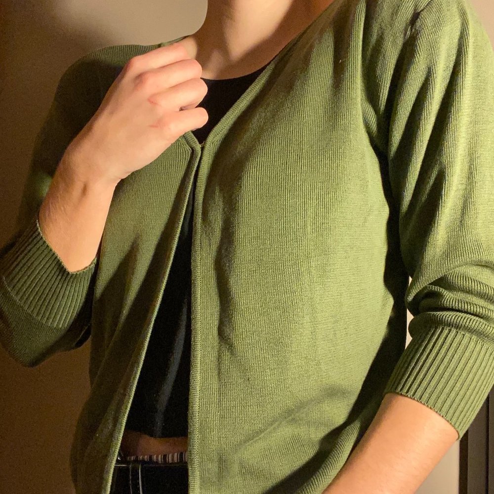🌻2/$20 Green Clio Sweater